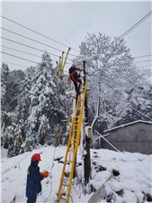 战寒潮 保供电丨兴能人浴“雪”奋战 全力抢修护温暖